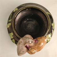 2 fugle på kant af gammel grønglaseret skål keramikskål genbrug